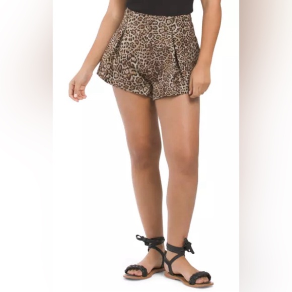 Zara Animal Print Shorts size XS NWT - Picture 1 of 13